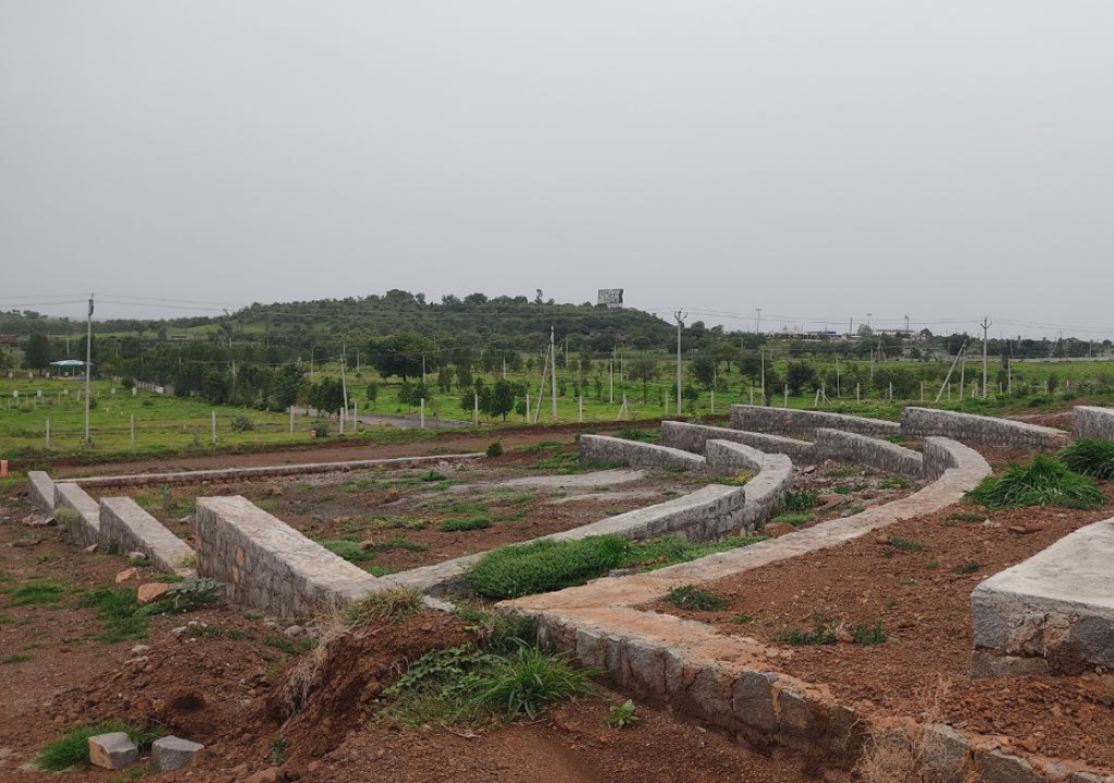 Plots in Sadashivpet